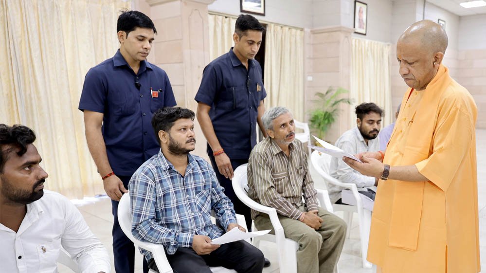 अपराधियों के लिए यूपी में जगह नहीं, करें सख्त कार्रवाई: मुख्यमंत्री