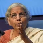 निर्मला सीतारमण की IT अधिकारियों को नसीहत, बोलीं- जनता को न भटकाएं