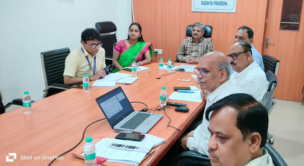 उप निर्वाचन का कार्य निष्पक्षता व गंभीरता के साथ करें : मुख्य निर्वाचन पदाधिकारी झा