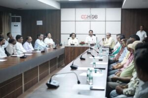 छत्तीसगढ़ गृह निर्माण मंडल ने ठेकेदारों संग की बैठक, गुणवत्ता पर जोर