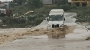 पंजाब के 3 जिलों में मूसलाधार बारिश, सड़कों पर 4 फीट पानी; स्कूल खुलते ही जनजीवन प्रभावित
