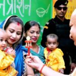 सीएम ने बच्चों का अन्नप्राशन कराया और स्टॉलों का किया अवलोकन