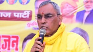 दलित महिला की जमीन से ‘करंट वाले तार’ तक… सपा सांसद के बहाने अखिलेश को राजभर ने घेरा