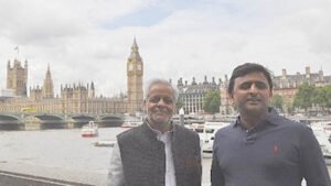 अखिलेश का लंदन दौरा बना चर्चा का विषय, सियासी गलियारों में तेज हुई अटकलें