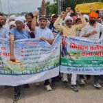भोपाल में किसानों का बड़ा आंदोलन: सड़क पर डेरा, CM हाउस कूच की तैयारी; मूंग की 100% MSP खरीद की मांग