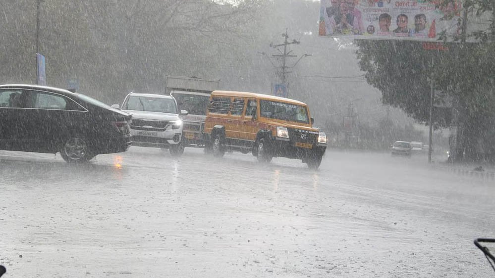 MP Weather: मध्य प्रदेश में एक्टिव हुआ मॉनसून, झमाझम बारिश; इन जिलों के लिए रेड अलर्ट जारी