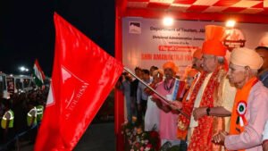 Amarnath Yatra 2026: ‘बम बम भोले’ के जयघोष के बीच पहला जत्था रवाना, एलजी मनोज सिन्हा ने दिखाई हरी झंडी