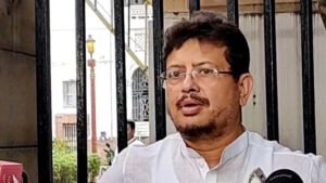 TMC चुनाव चिह्न पर संकट? आज चुनाव आयोग पहुंचेगा ऋतब्रत गुट, ममता बनर्जी की बढ़ेंगी मुश्किलें!