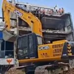 लखनऊ अलीगंज अग्निकांड वाली इमारत पर एलडीए का बुलडोजर चला