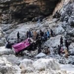 पाकिस्तान में बड़ा सड़क हादसा, खाई में गिरी ओवरलोडेड बस; 40 लोगों की मौत