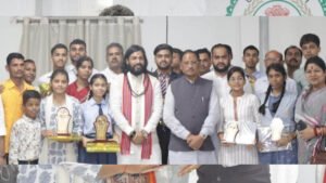 रायपुर : मुख्यमंत्री विष्णुदेव साय ने मेधावी विद्यार्थियों का किया सम्मान