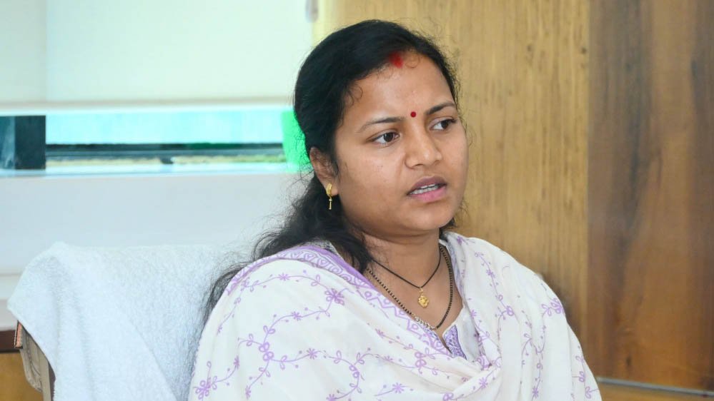 रायपुर : महिला एवं बाल विकास विभाग की योजनाओं का गोंडी एवं हल्बी भाषा में होगा व्यापक प्रचार-प्रसार- मंत्री राजवाड़े