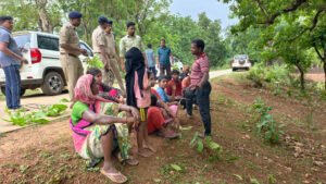 धर्मांतरण के बाद ग्रामीण विवाद, ग्रामसभा ने परिवार को गांव से बाहर किया; धार्मिक परंपराओं से दूरी का आरोप
