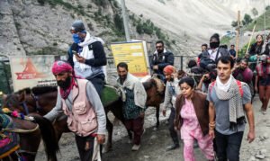 अमरनाथ यात्रा 2026: 4,812 श्रद्धालुओं का तीसरा जत्था जम्मू से रवाना, सेना के कड़े सुरक्षा घेरे में शुरू हुआ सफर