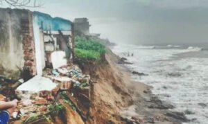 ओडिशा में समुद्र का बढ़ता कहर: गंजाम का तट कटाव की चपेट में, 17 गांवों पर मंडराया संकट