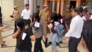 लखनऊ में अंतरराष्ट्रीय कॉल सेंटर का भंडाफोड़, 119 साइबर ठग गिरफ्तार
