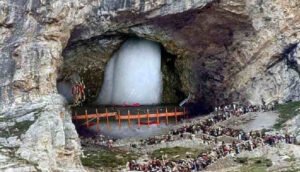 Amarnath Yatra 2026: तेजी से पिघल रहा बाबा बर्फानी का शिवलिंग, अब सिर्फ 1 फीट शेष; श्रद्धालुओं के लिए बड़ी खबर