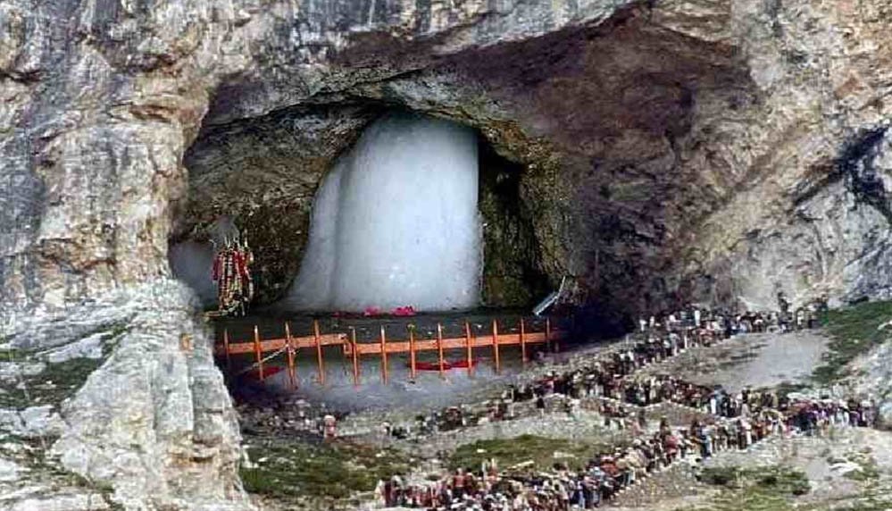 Amarnath Yatra 2026: तेजी से पिघल रहा बाबा बर्फानी का शिवलिंग, अब सिर्फ 1 फीट शेष; श्रद्धालुओं के लिए बड़ी खबर