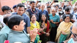 सीएम डॉ. मोहन ने 10 साल बाद दिया प्रमोशन, गदगद हुए कर्मचारी, ढोल-नगाड़ों से किया स्वागत