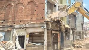 दालमंडी चौड़ीकरण अभियान में फिर चला बुलडोजर, 10 भवनों पर कार्रवाई