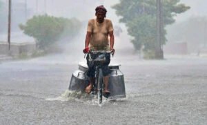 Punjab Weather Alert: पंजाब के 5 जिलों में भारी बारिश की चेतावनी, चंडीगढ़ में छाए रहेंगे बादल, हिमाचल में एडवाइजरी जारी