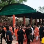 चित्रकूट दौरे पर CM योगी, कामदगिरि की परिक्रमा कर बरहा हनुमान मंदिर में की पूजा-अर्चना