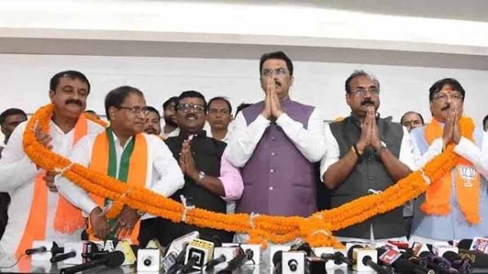बांकीपुर उपचुनाव से पहले प्रशांत किशोर को झटका, प्रो. सिन्हा समेत कई नेता BJP में शामिल