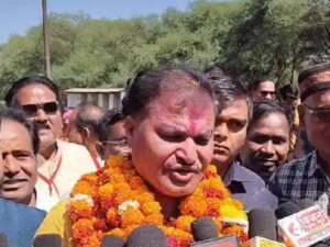 ‘जिसे कभी देखा नहीं, उसने मुझे पिता बना लिया’, राजनांदगांव में एक वोट से जीते पार्षद पर नया विवाद