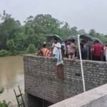 बिलासपुर में भारी बारिश से कई घर बने टापू, भूख-प्यास से जूझ रहे लोग