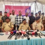 43 शिक्षकों से करोड़ों की लोन ठगी, 5 आरोपी गिरफ्तार, लैपटॉप और चेकबुक बरामद