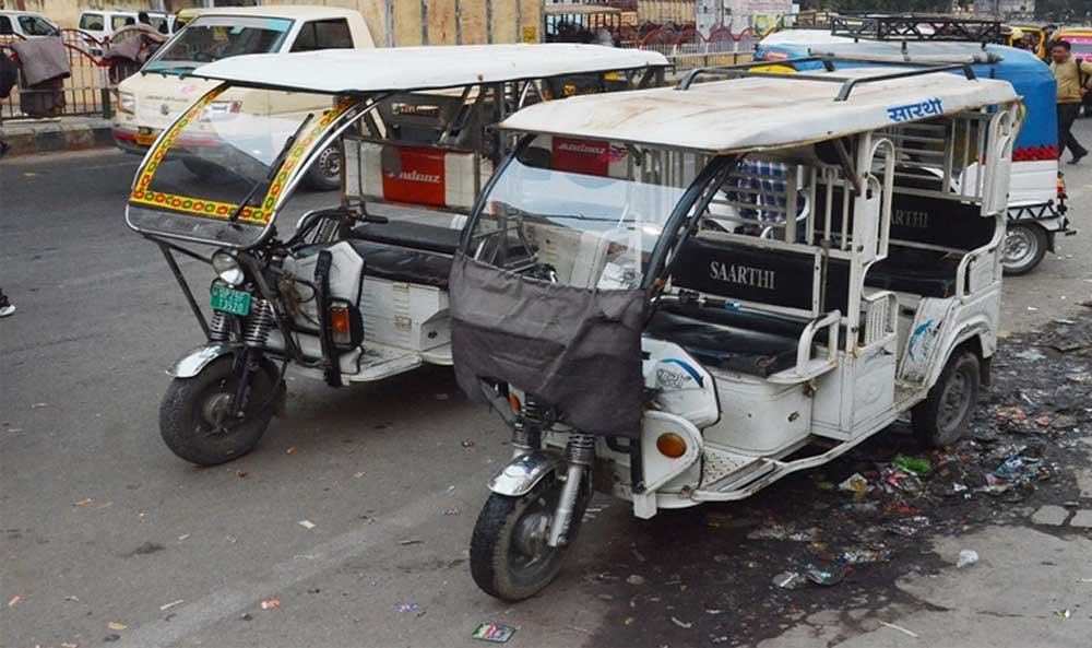 ई-रिक्शा चालकों के सामने नई मुसीबत, ‘चाइनीज ऐप’ से हैक हो रहे वाहन