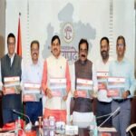 मुख्यमंत्री डॉ. यादव ने कॉफी टेबल बुक “एमपीआरडीसी : कनेक्टिंग पीपुल थ्रू क्वालिटी इंफ्रास्ट्रक्चर” का किया विमोचन