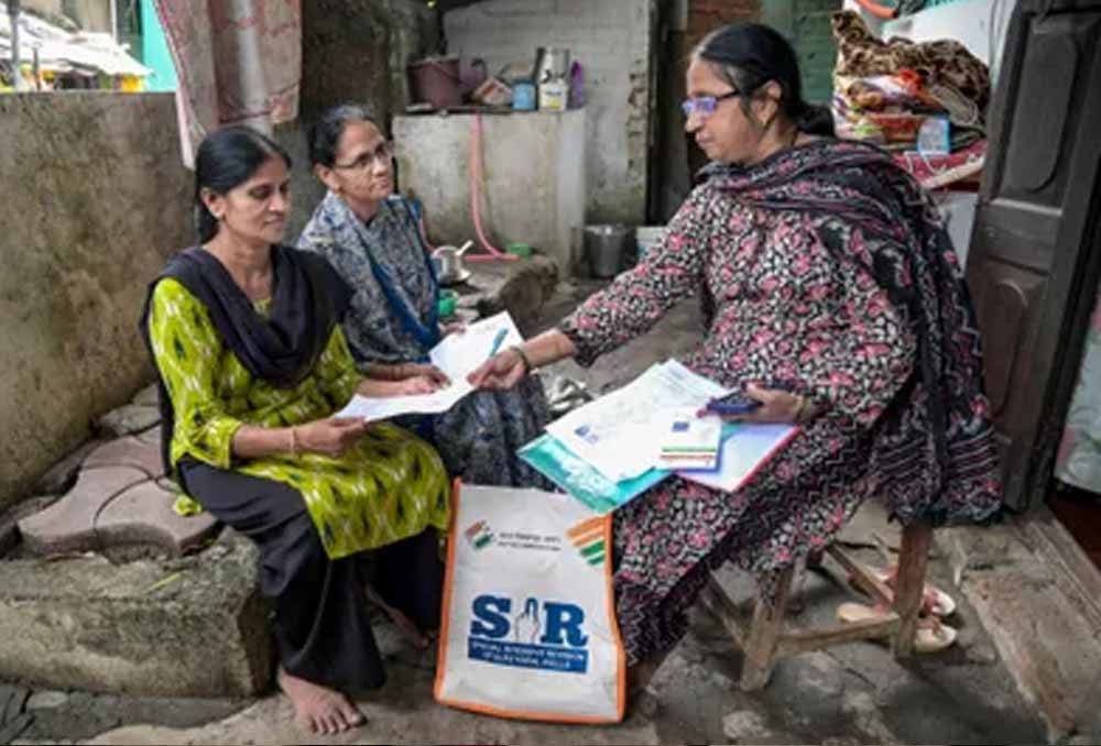 छुट्टी के दिन भी खुले पंजाब के सरकारी स्कूल, मतदाता सूची अपडेट में जुटे रहे कर्मचारी