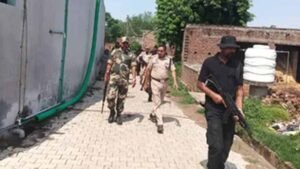 पठानकोट में पाकिस्तान सीमा के पास मिली बम जैसी संदिग्ध वस्तु, सेना और पुलिस ने शुरू की जांच