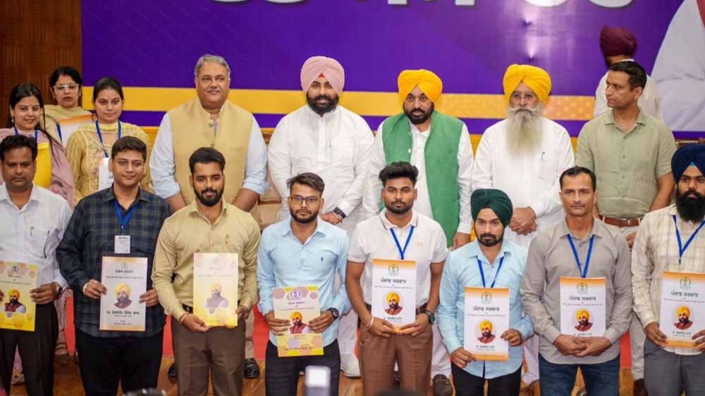 पंजाब के CM मान ने बांटे नियुक्ति पत्र, बोले- अब सिफारिश नहीं, मेरिट से मिलती है सरकारी नौकरी