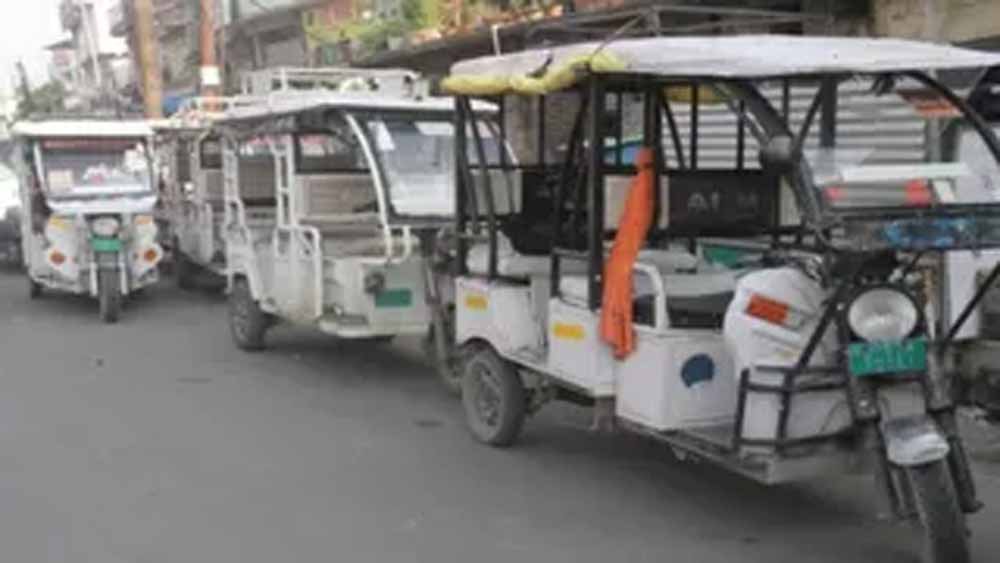 बठिंडा में चलते-चलते बंद हो रहे ई-रिक्शा, मोबाइल ऐप से कंट्रोल होने का दावा