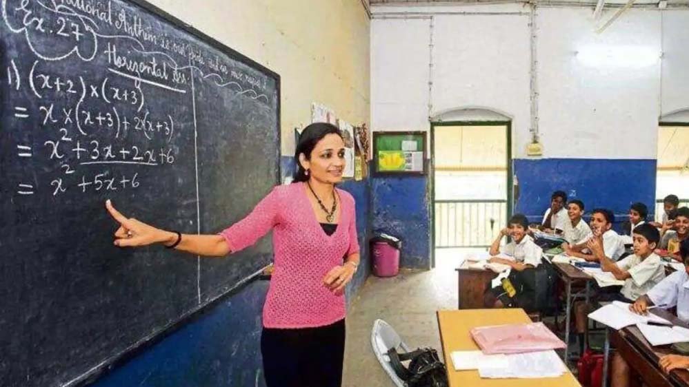 UP Teachers News: चुनाव से पहले CM योगी का बड़ा दांव, शिक्षकों की वर्षों पुरानी मांग होगी पूरी