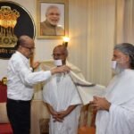 राज्यपाल डेका से सर्वाेदय शांति पदयात्रा के संतों ने की सौजन्य भेंट
