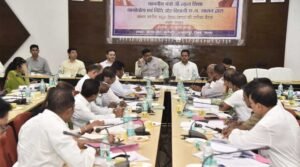 शिक्षा मंत्री गजेंद्र यादव ने बस्तर संभाग की शिक्षा व्यवस्था की समीक्षा की