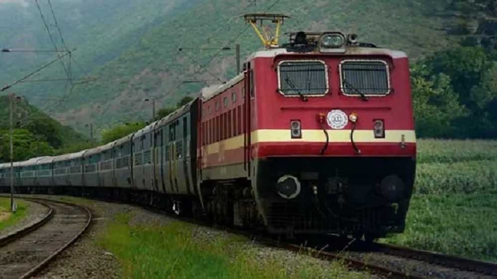रेल यात्रियों को बड़ी राहत! अब खंडवा में भी रुकेगी यह एक्सप्रेस, नेपाल से महाराष्ट्र तक सफर होगा आसान