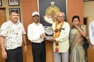 पुलिस मुख्यालय परिवार द्वारा 8 सेवानिवृत्‍त कर्मचारियों को दी गई भावभीनी विदाई