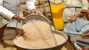 धनबाद में अगस्त का राशन वितरण अटका, डोर स्टेप डिलीवरी पर परिवहन ठेकेदारों ने खड़े किए हाथ