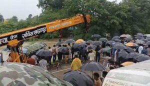 राजगढ़ में उफनते नाले में बही कार, 6 लोगों के शव मिले; 2 अब भी लापता, 3 को बचाया गया
