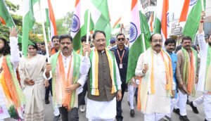 मुख्यमंत्री विष्णु देव साय ने हाथ में तिरंगा थामकर किया भव्य तिरंगा यात्रा का नेतृत्व