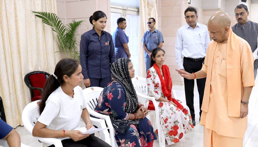 घबराइए मत, कराएंगे हर समस्या का समाधान: सीएम योगी