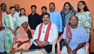रायपुर: तीन बहनों ने एक साथ पास की नीट परीक्षा, उप मुख्यमंत्री विजय शर्मा ने घर पहुंचकर दी बधाई