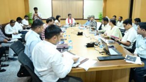 उप मुख्यमंत्री विजय शर्मा ने पुनर्वास एवं नक्सल प्रभावित परिवारों के लिए संचालित योजनाओं की समीक्षा की