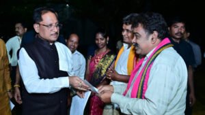रायपुर : बगिया में मुख्यमंत्री विष्णु देव साय ने सुनी आम लोगों की आवाज, समस्याओं के निराकरण के दिए सख्त निर्देश