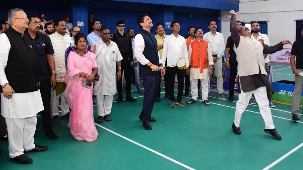रायपुर : विधानसभा अध्यक्ष डॉ. रमन सिंह और उप मुख्यमंत्री अरुण साव ने 25वीं छत्तीसगढ़ स्टेट जूनियर रैंकिंग बैडमिंटन टूर्नामेंट का किया शुभारंभ
