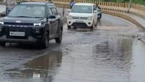 भोपाल में 3 दिन की बारिश ने खोली सड़कों की पोल! अटल पथ और लिंक रोड-2 खस्ताहाल, 527 लोगों का रेस्क्यू